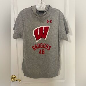 Under Armour Wisconsin Short sleeve Gray Hoodie Men’s Small